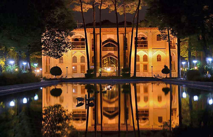 کاخ هشت بهشت اصفهان کجاست؟